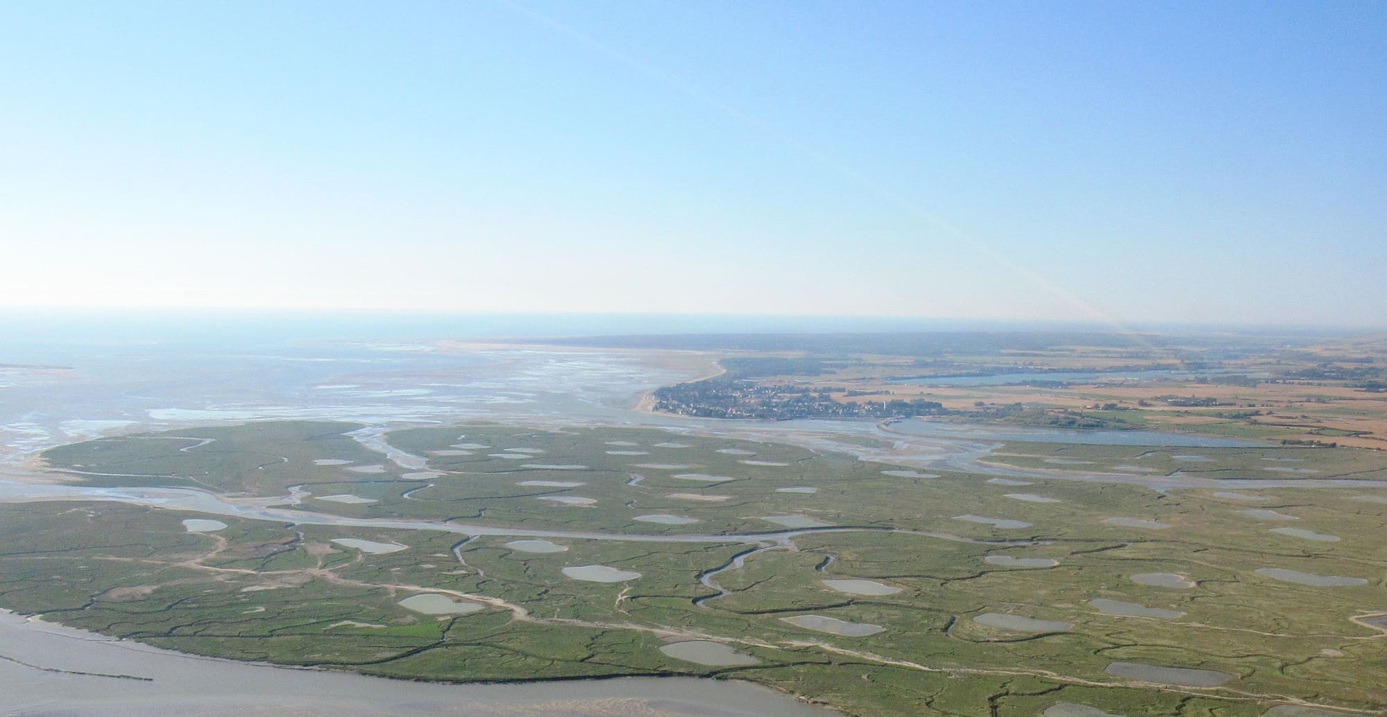 Paysage de la baie de Somme vu du ciel, traversée de la baie
