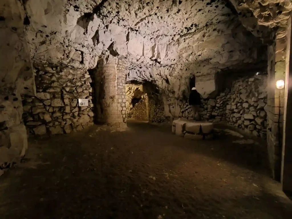 Grottes de Naours