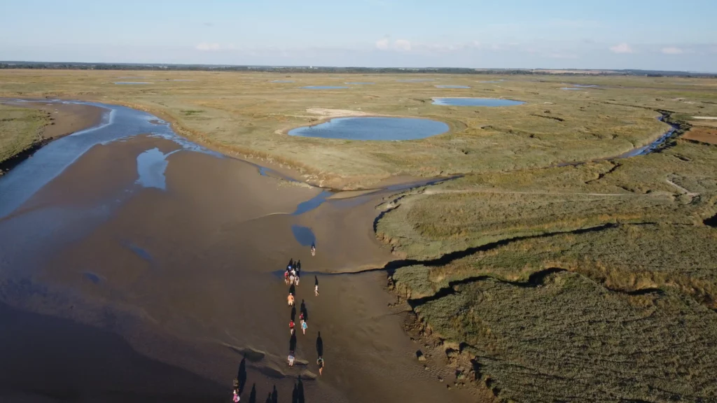 Groupe en visite guidée "Traversée de la baie de Somme" vu du ciel